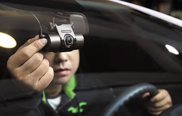 In Korea, dash cams are ubiquitous, with drivers viewing them as essential accessories when purchasing new cars. (123rf)