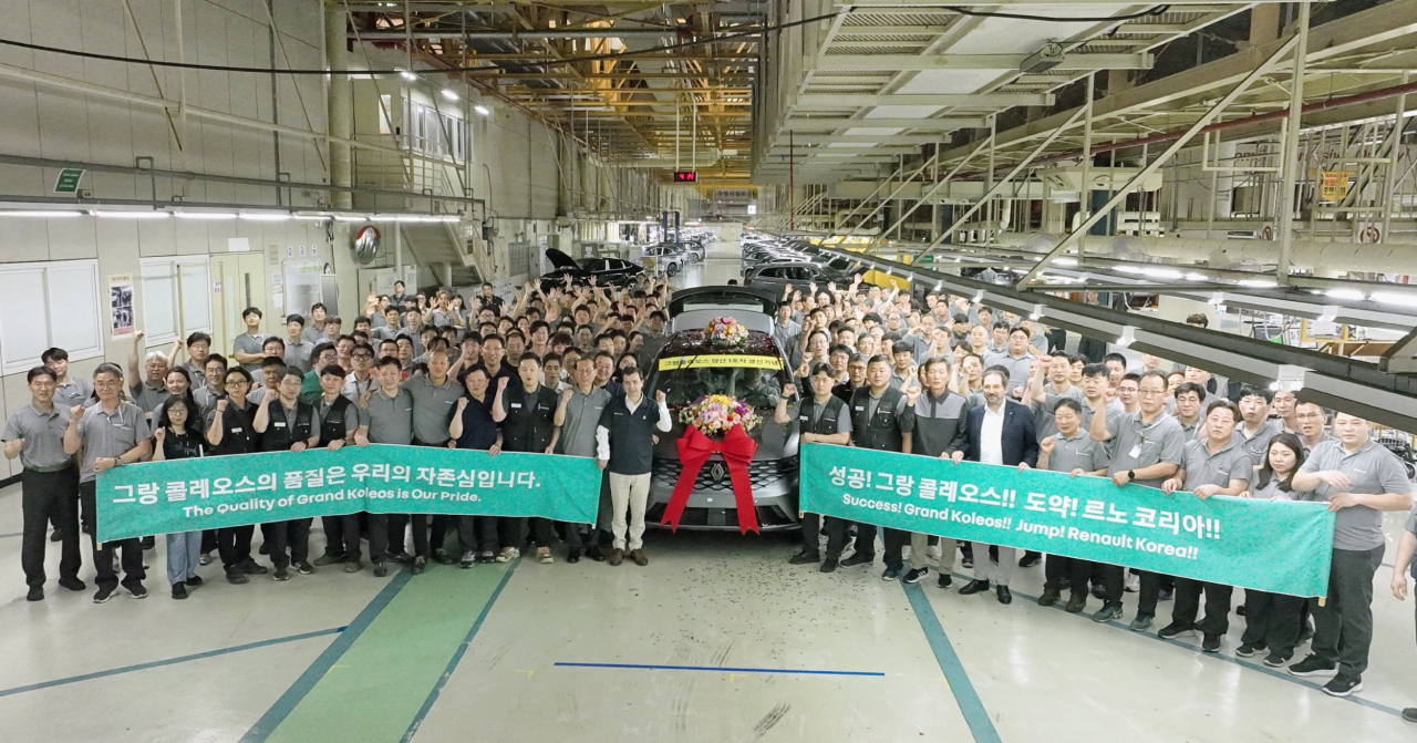 Renault Korea officials celebrate the rollout of the first unit of the new Grand Koleos at its Busan plant on Monday. (Renault Korea)